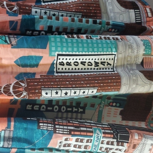 Women's Retro New York City Liberty Landmarks Pleated Novelty Skirt.  Size XS - Picture 8 of 13